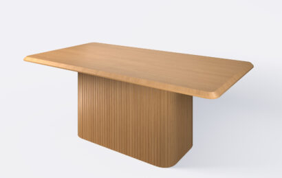 Prostokątny stół rozkładany na jednej nodze z lamelami, blat ścięty od góry.