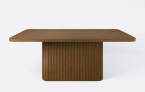 Stół prostokątny z lamelami, na jednej nodze, rozkładany.