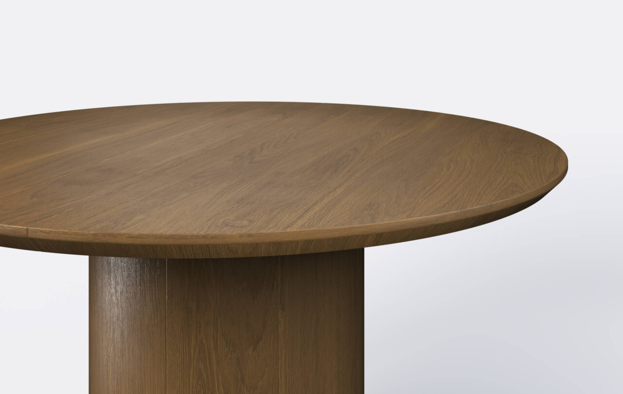 Okrągły stół rozkładany na jednej nodze, blat ścięty od dołu.