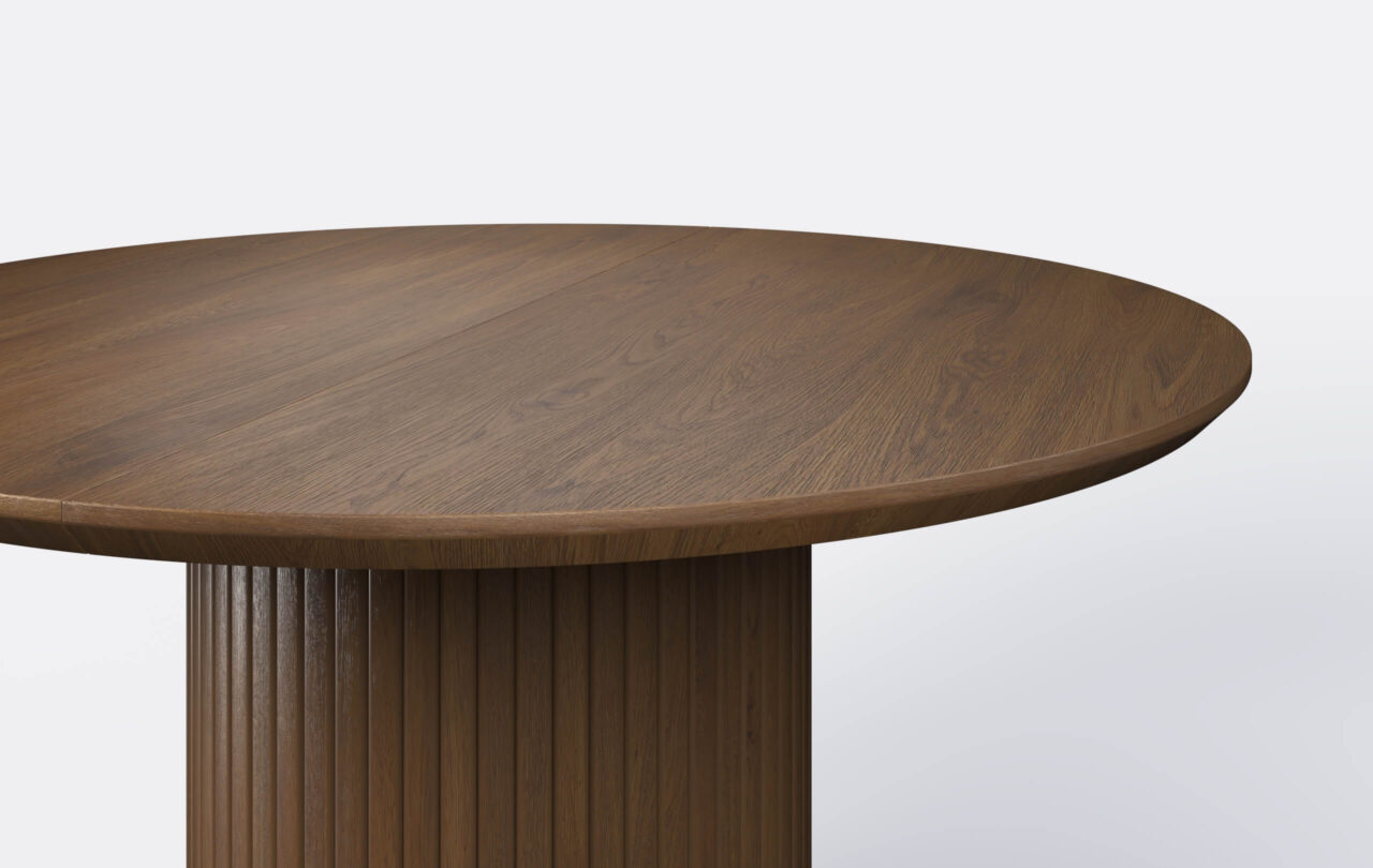 Stół na jednej nodze z lamelami, krawędź blatu podcięta od dołu, możliwość rozkładania.