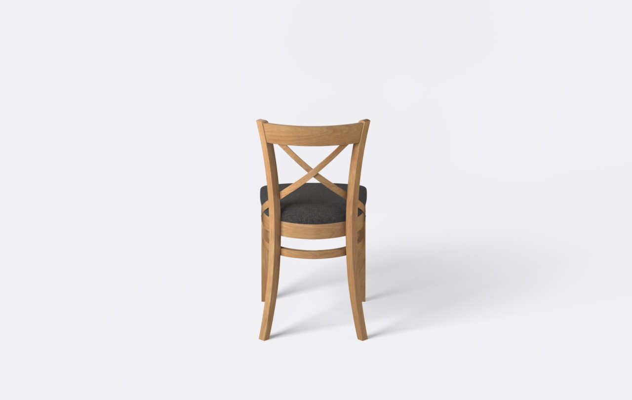 Jasne krzesło drewniane z ciemnym siedziskiem idealne do nowoczesnego wnętrza.