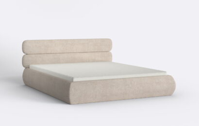 Obłe beżowe łóżko tapicerowane z materacem.