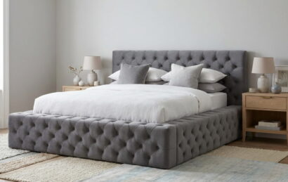 Pikowane łóżko Rei w sypialni.